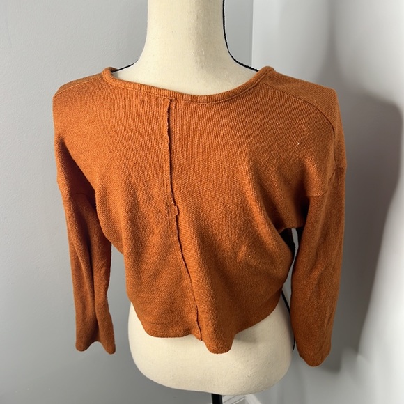Alterd state crop top - Picture 4 of 5